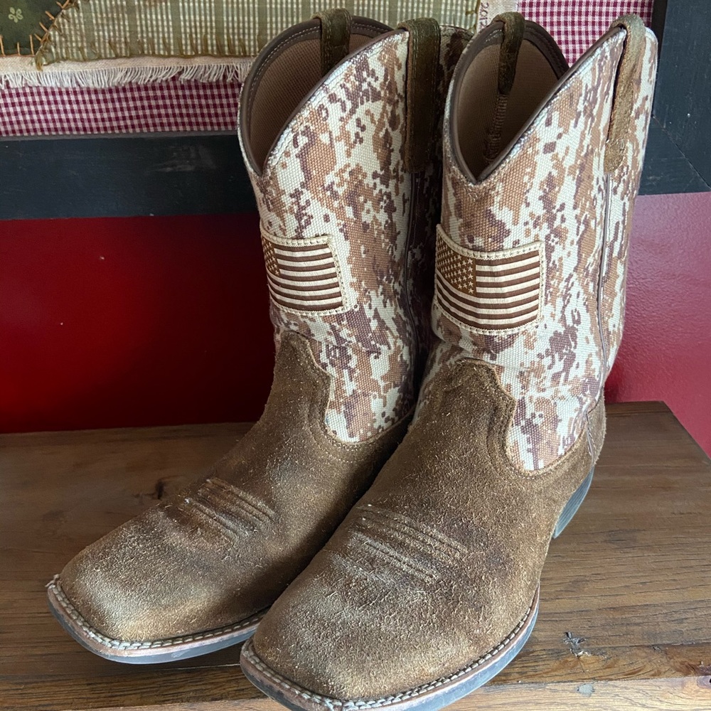 ARIAT desert camo American flag boots
